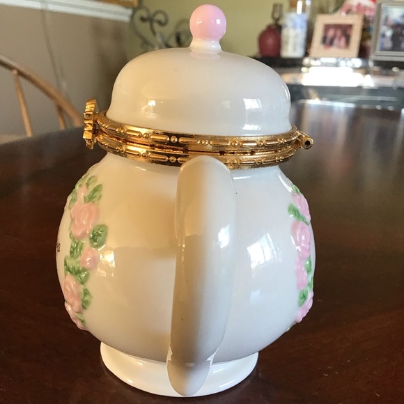 San Francisco Music Box Co. Friendship Tea Kettle Music Box: My Favorite Things - Picture 4 of 6